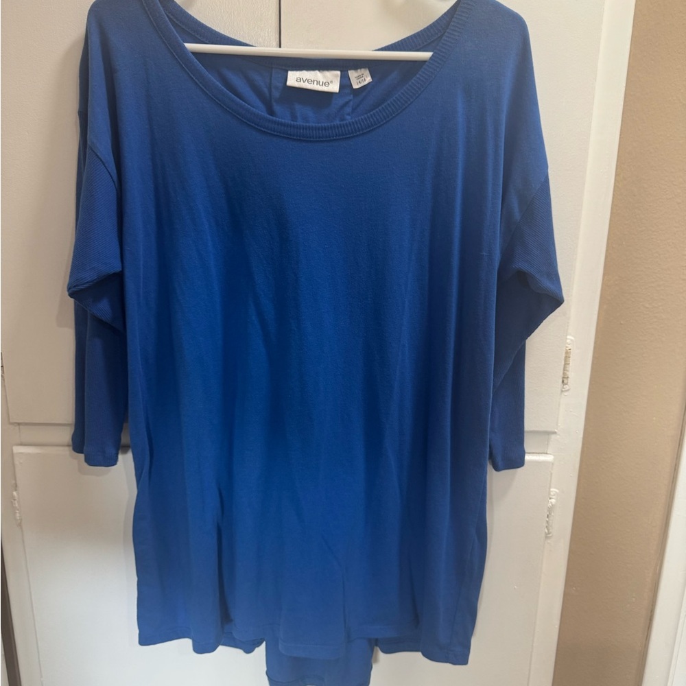 Avenue 14/16 Women's Blue Top with ribbed sleeves and lace up back NWOT